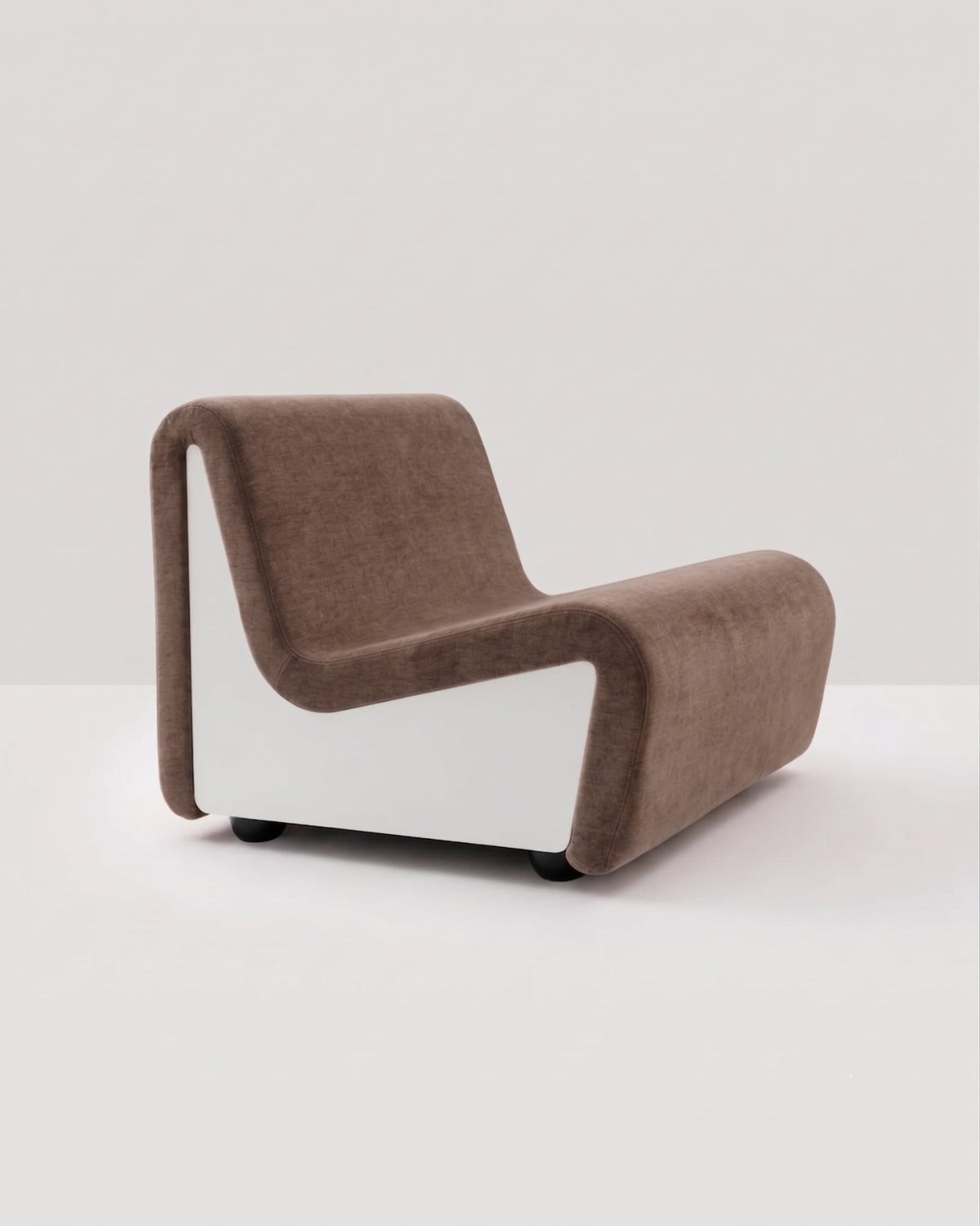 Dialogue lounge chair in fabric and white lacquered wood side panels