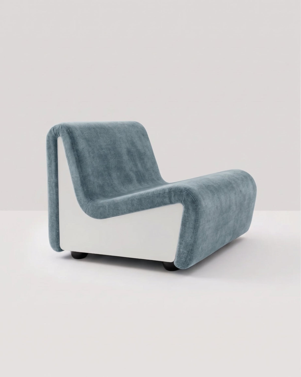 Dialogue lounge chair in light blue fabric and white lacquered wood side panels
