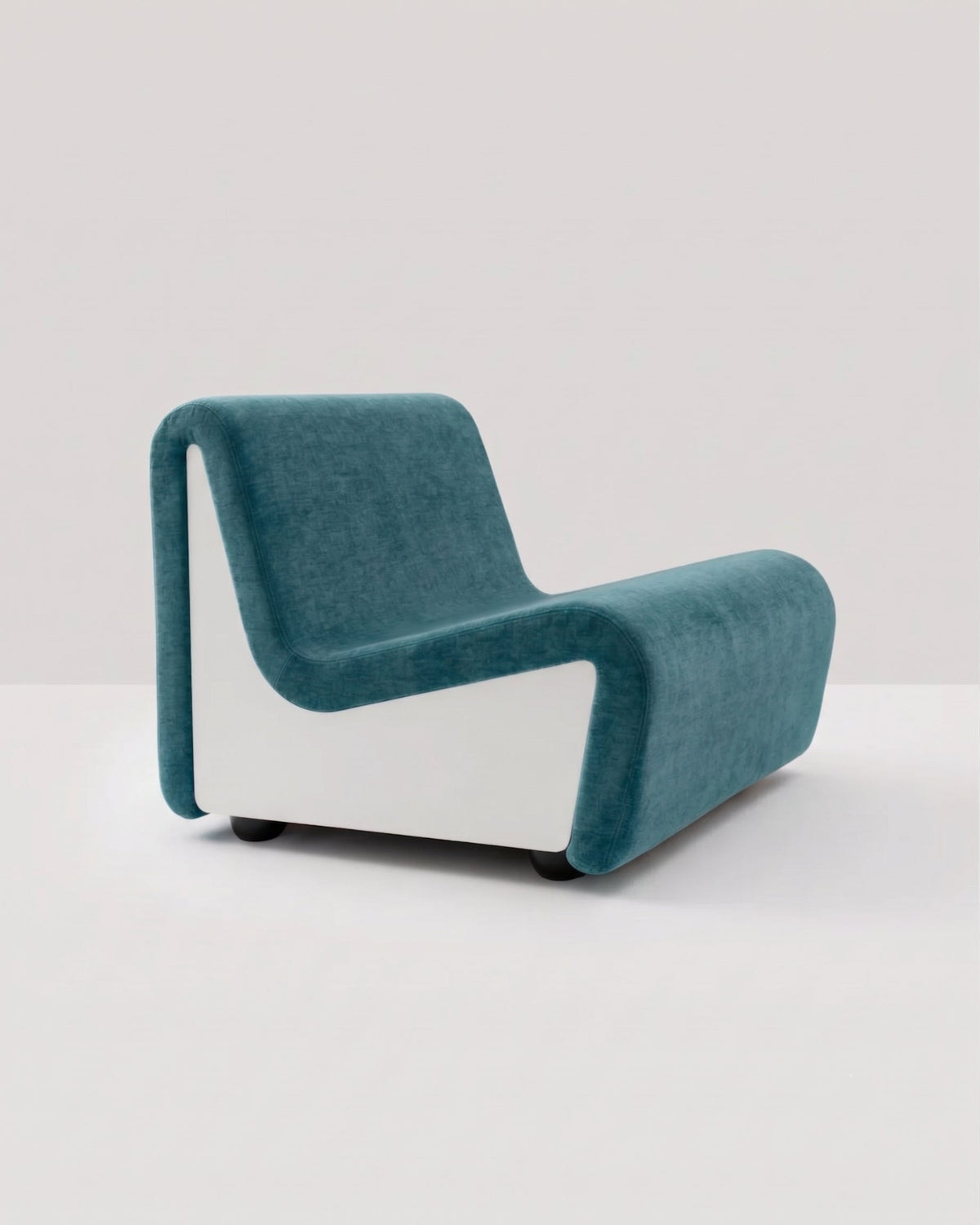 Dialogue lounge chair in turquoise fabric and white lacquered wood side panels