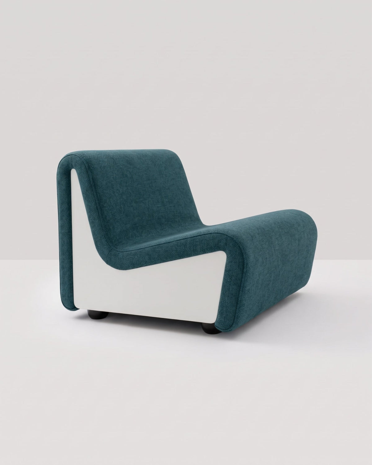 Dialogue lounge chair in dark blue fabric and white lacquered wood side panels