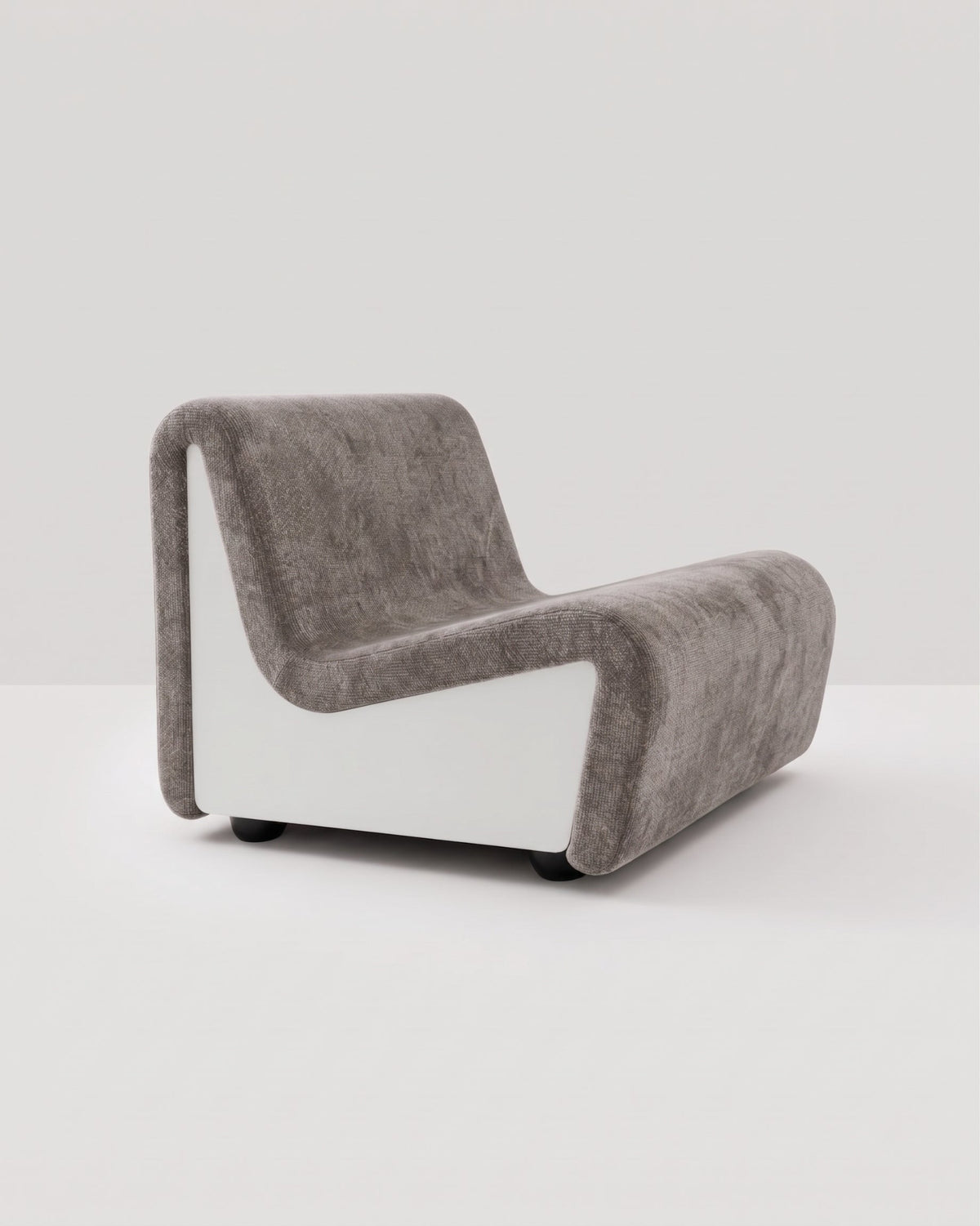 Dialogue lounge chair in grey fabric and white lacquered wood side panels