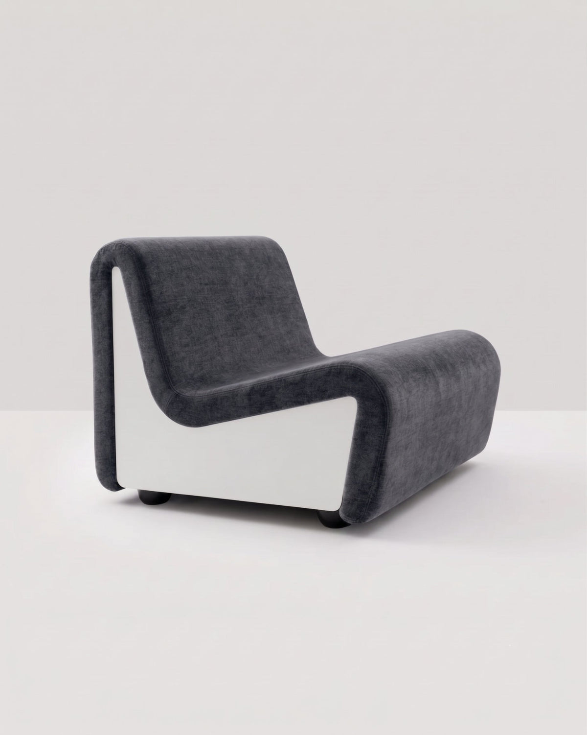 Dialogue lounge chair in grey fabric and white lacquered wood side panels