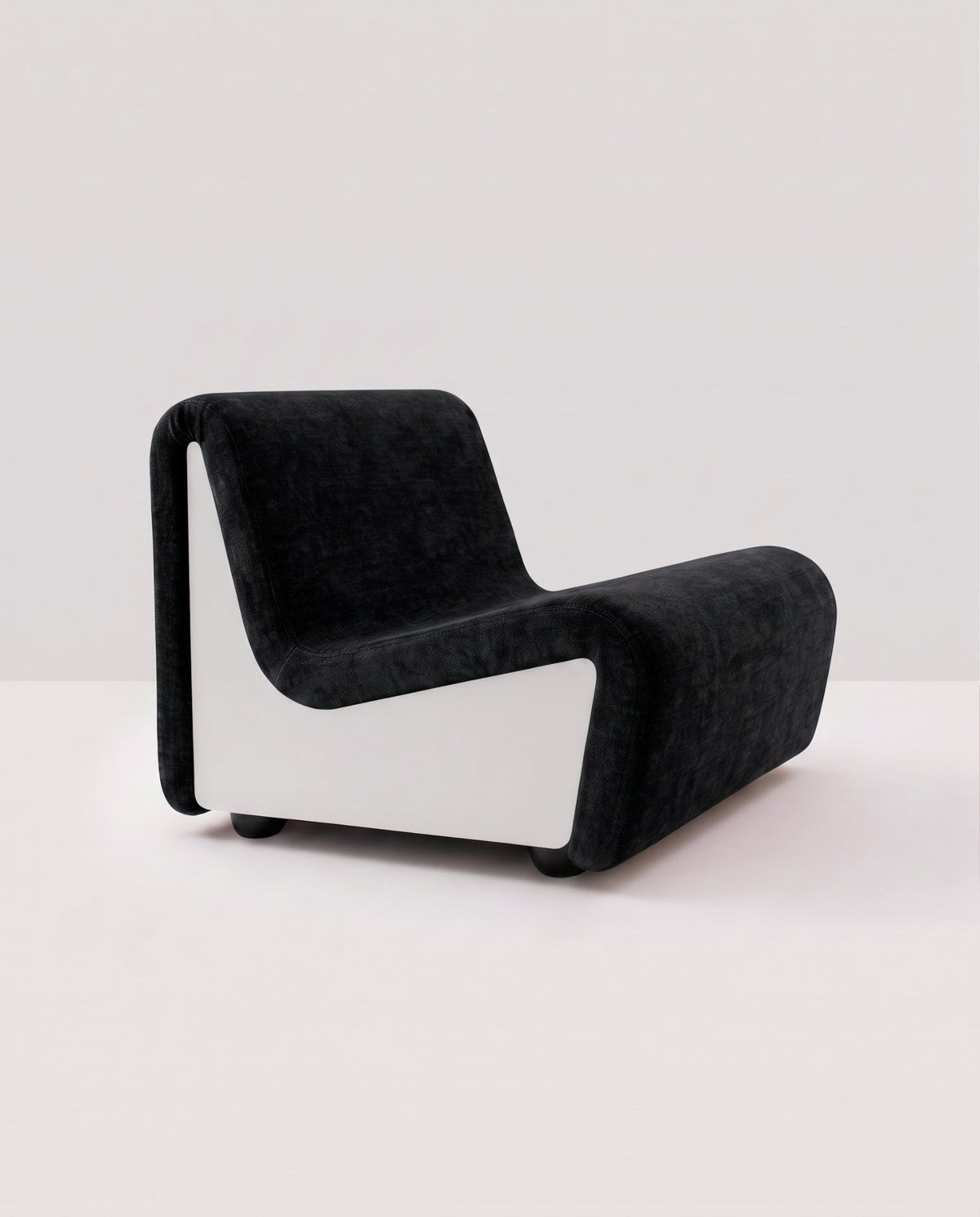 Dialogue lounge chair in black fabric and white lacquered wood side panels