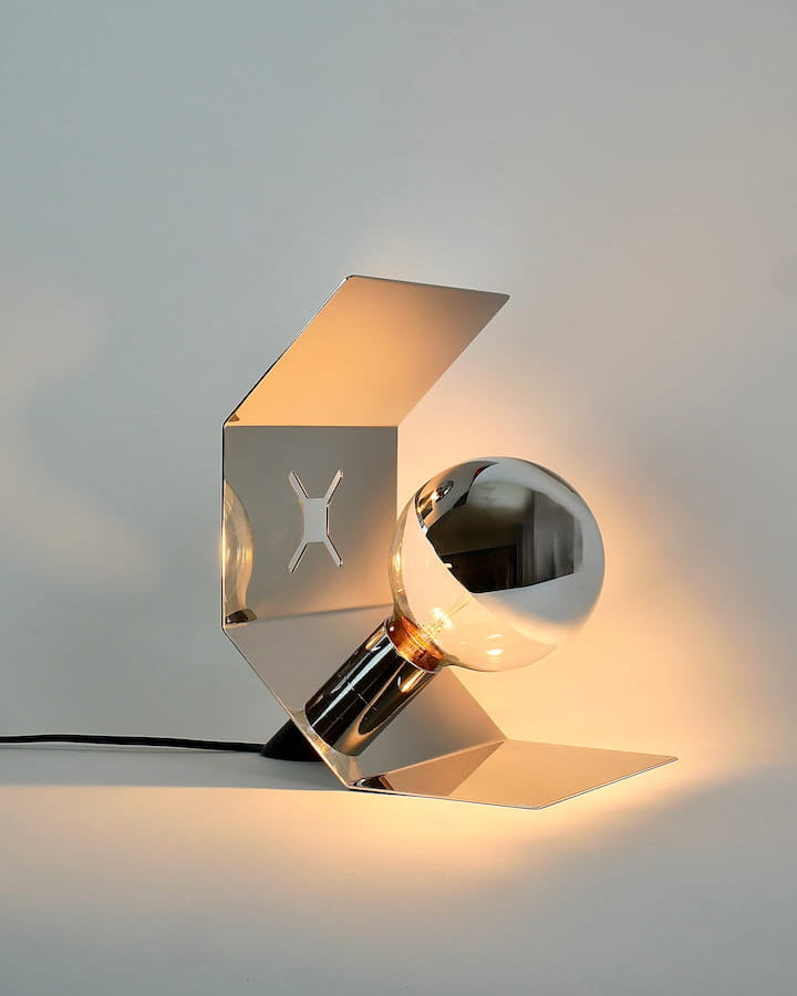 Pliée lamp side view, mirrored finishes, lit