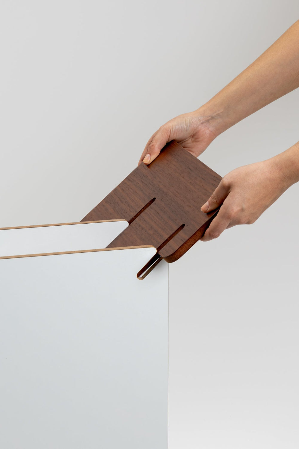 Assembly detail showing installation of a vertical panel on the TU-TU table by Turenne Chevallereau (1968)