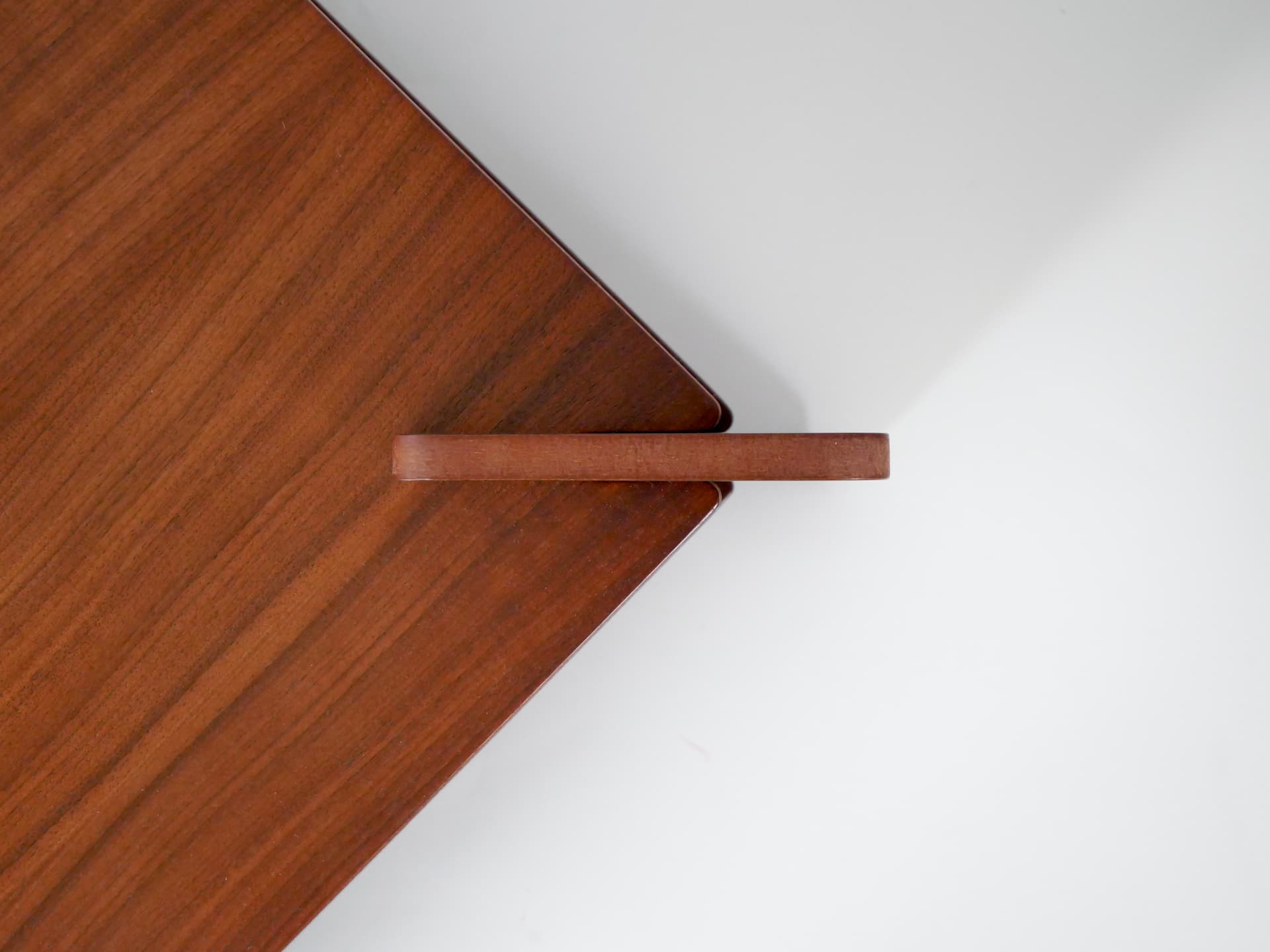 Close-up top view of the TU-TU side table in walnut veneer