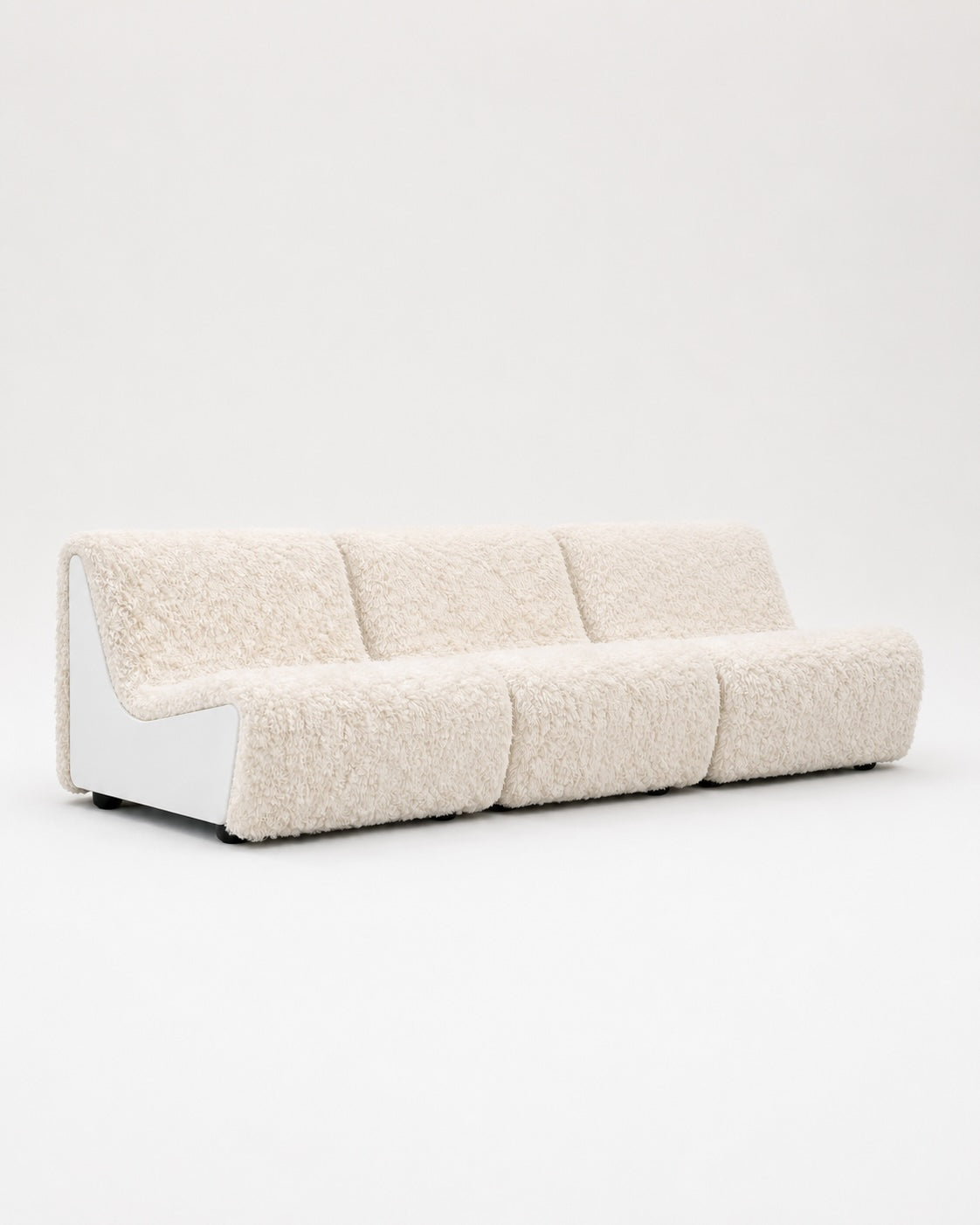 Dialogue 3-seat sofa in Cream faux fur and white lacquered wood side panels