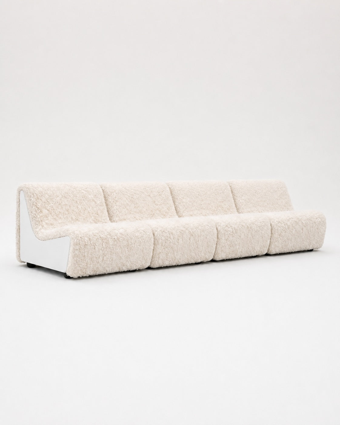 Dialogue 4-seat sofa in Cream faux fur and white lacquered wood side panels
