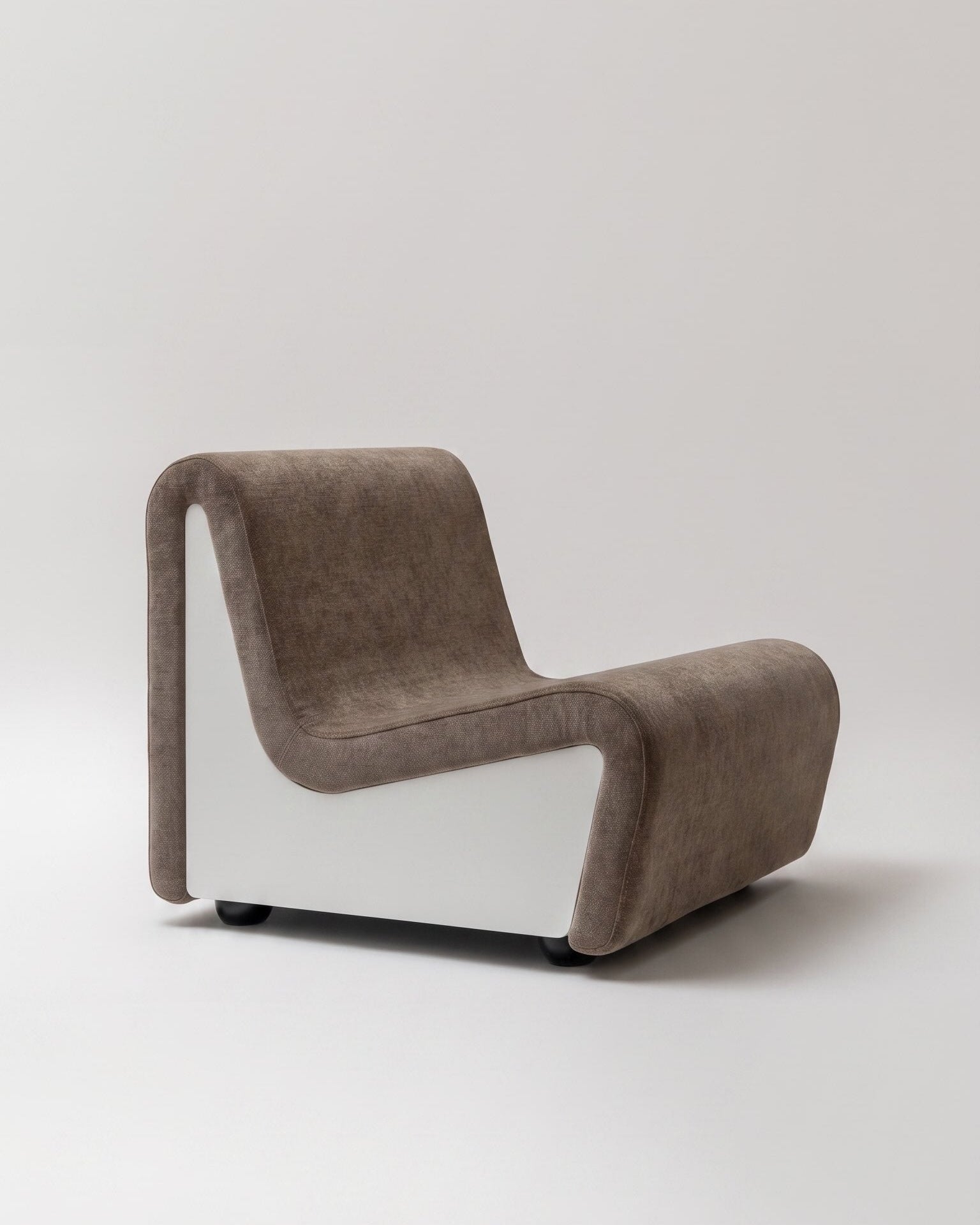 Dialogue lounge chair in Clay gray fabric and white lacquered wood side panels
