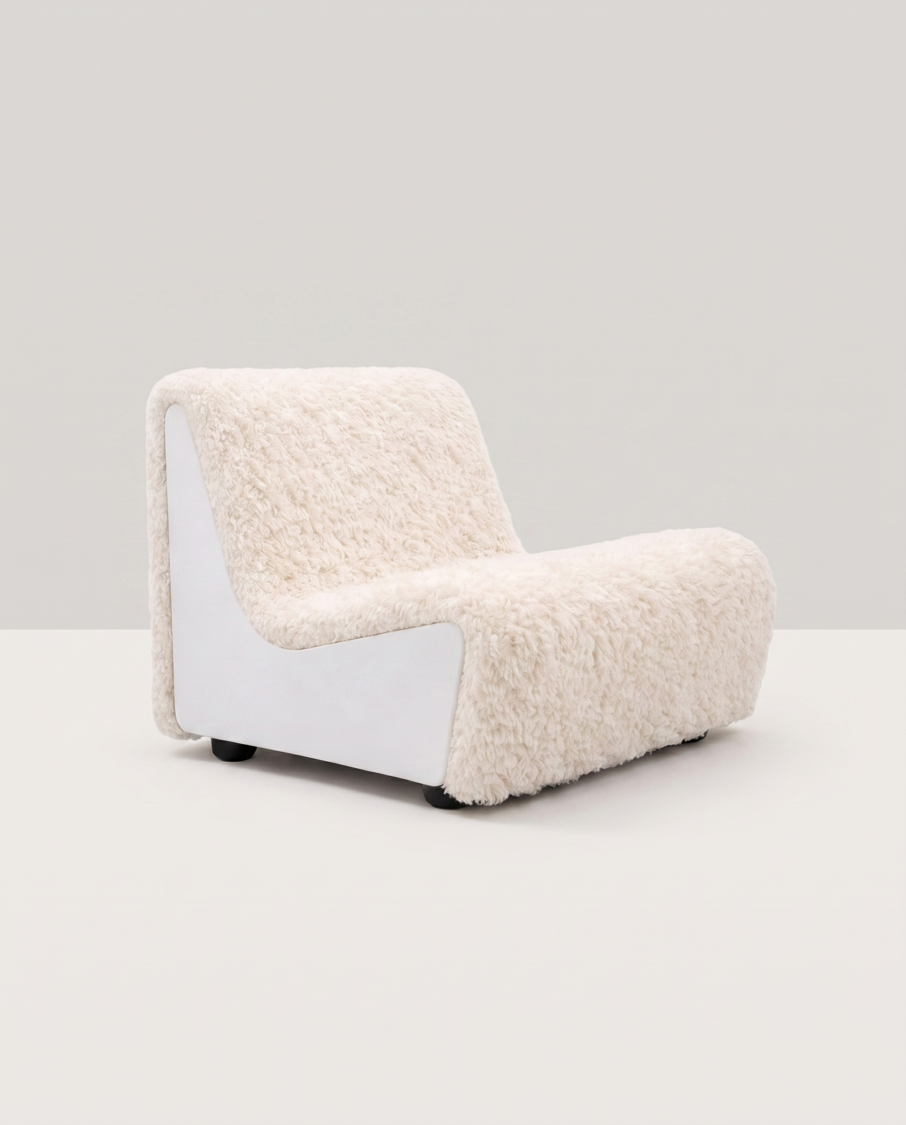 Dialogue lounge chair in Cream faux fur and white lacquered wood side panels