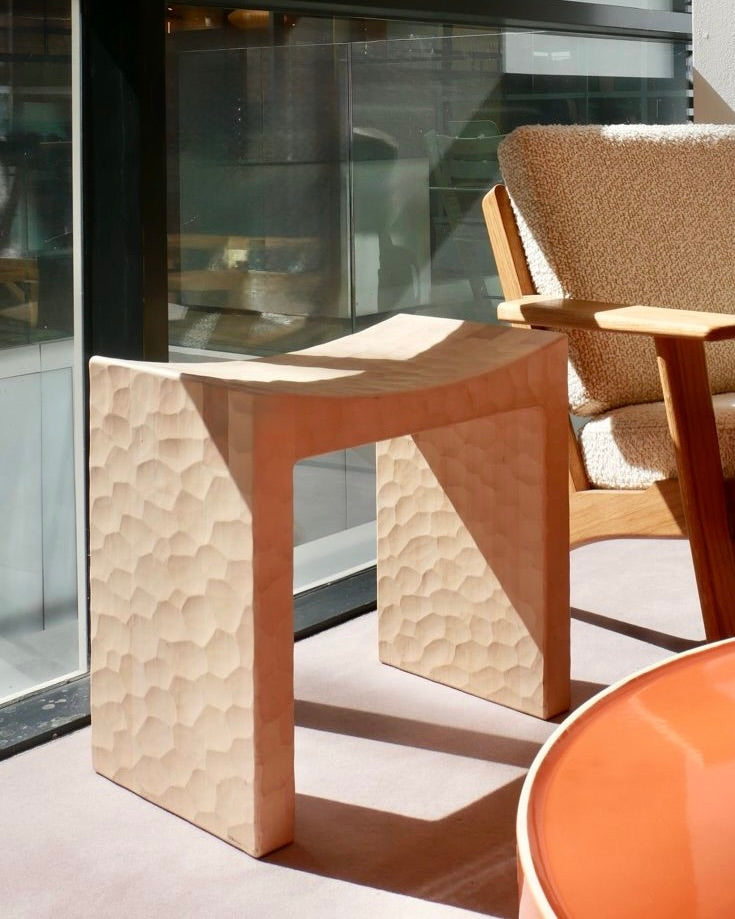 Basilio bench in natural gouged wood by Giuseppe Rivadossi, displayed at Le Bon Marché in Paris.