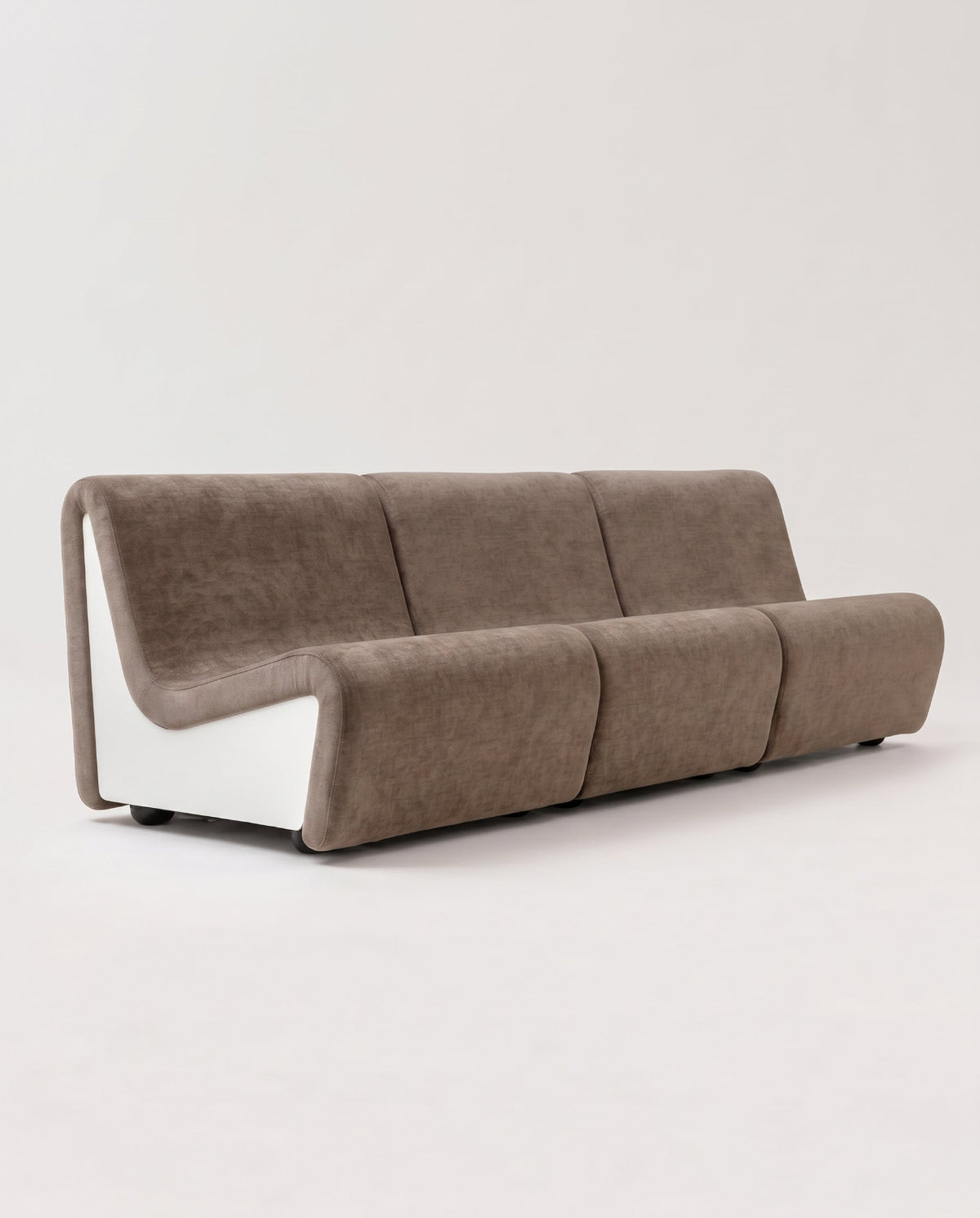 Dialogue 3-seat sofa in dark linen fabric and white lacquered wood side panels