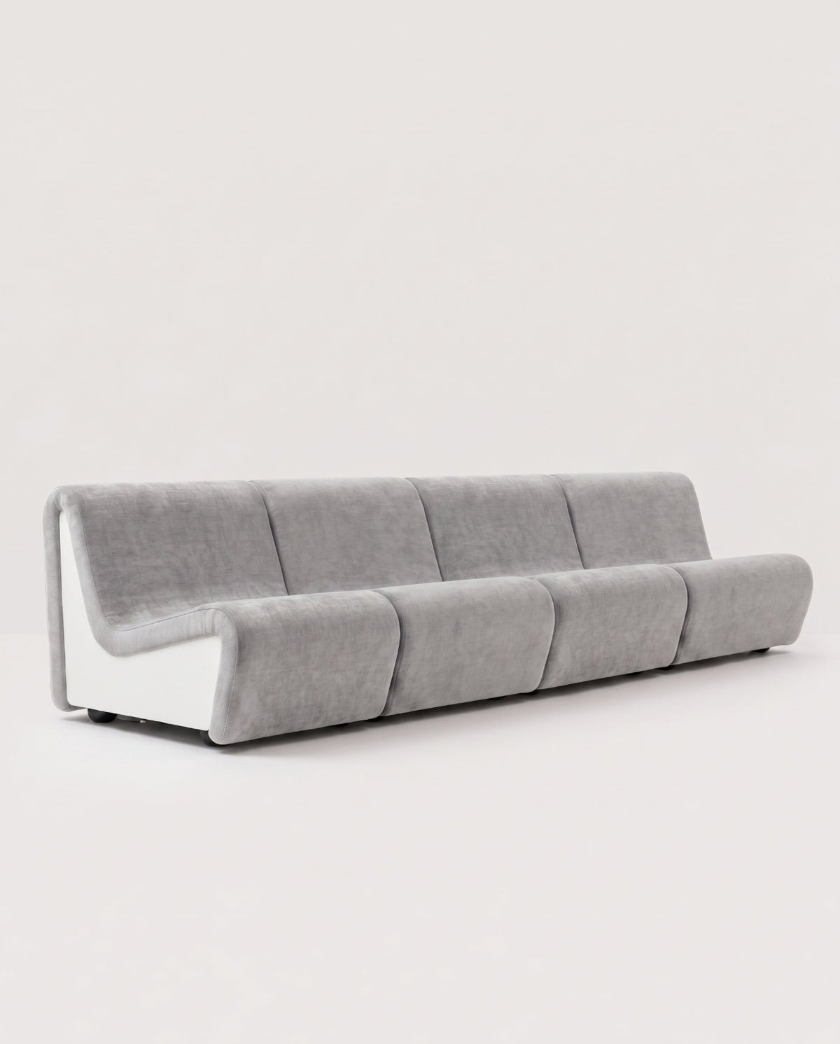Dialogue 4-seat sofa in aluminum fabric and white lacquered wood side panels