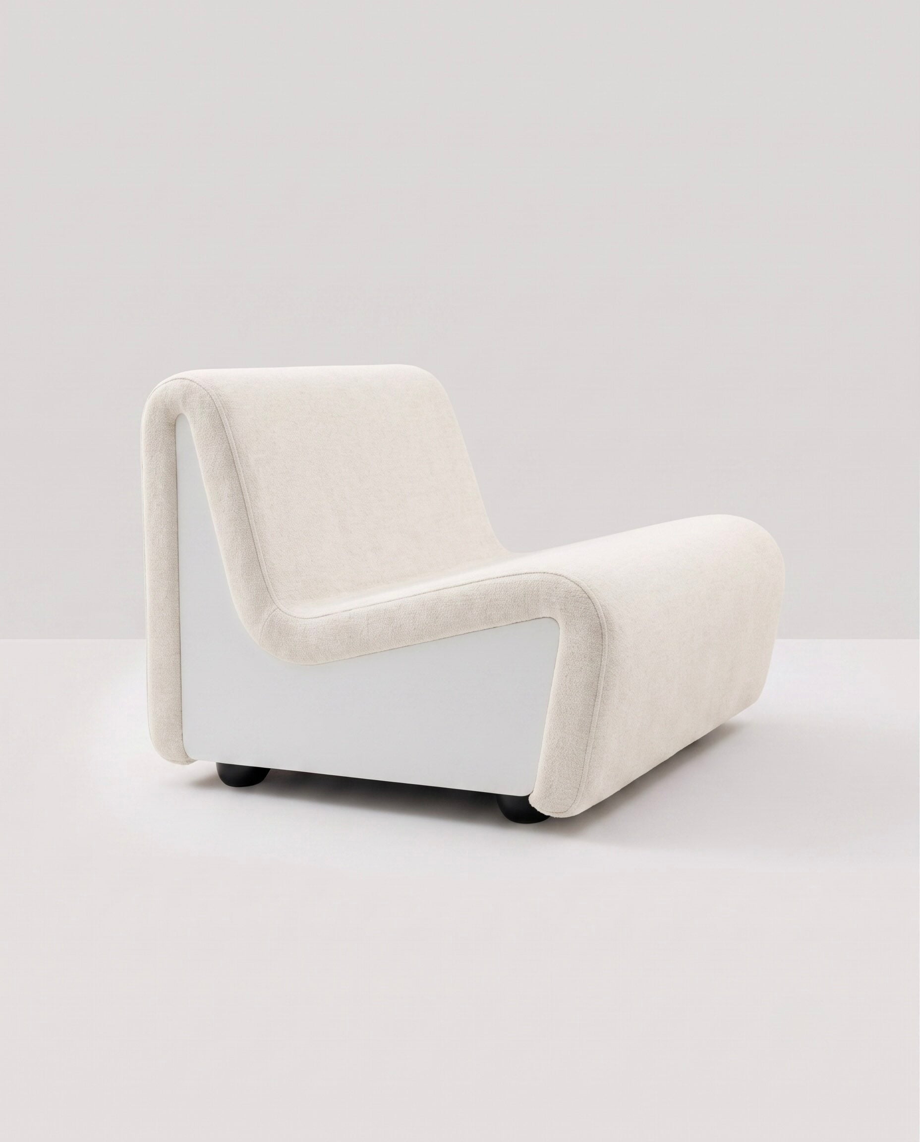 Dialogue lounge chair in Snow white fabric and white lacquered wood side panels