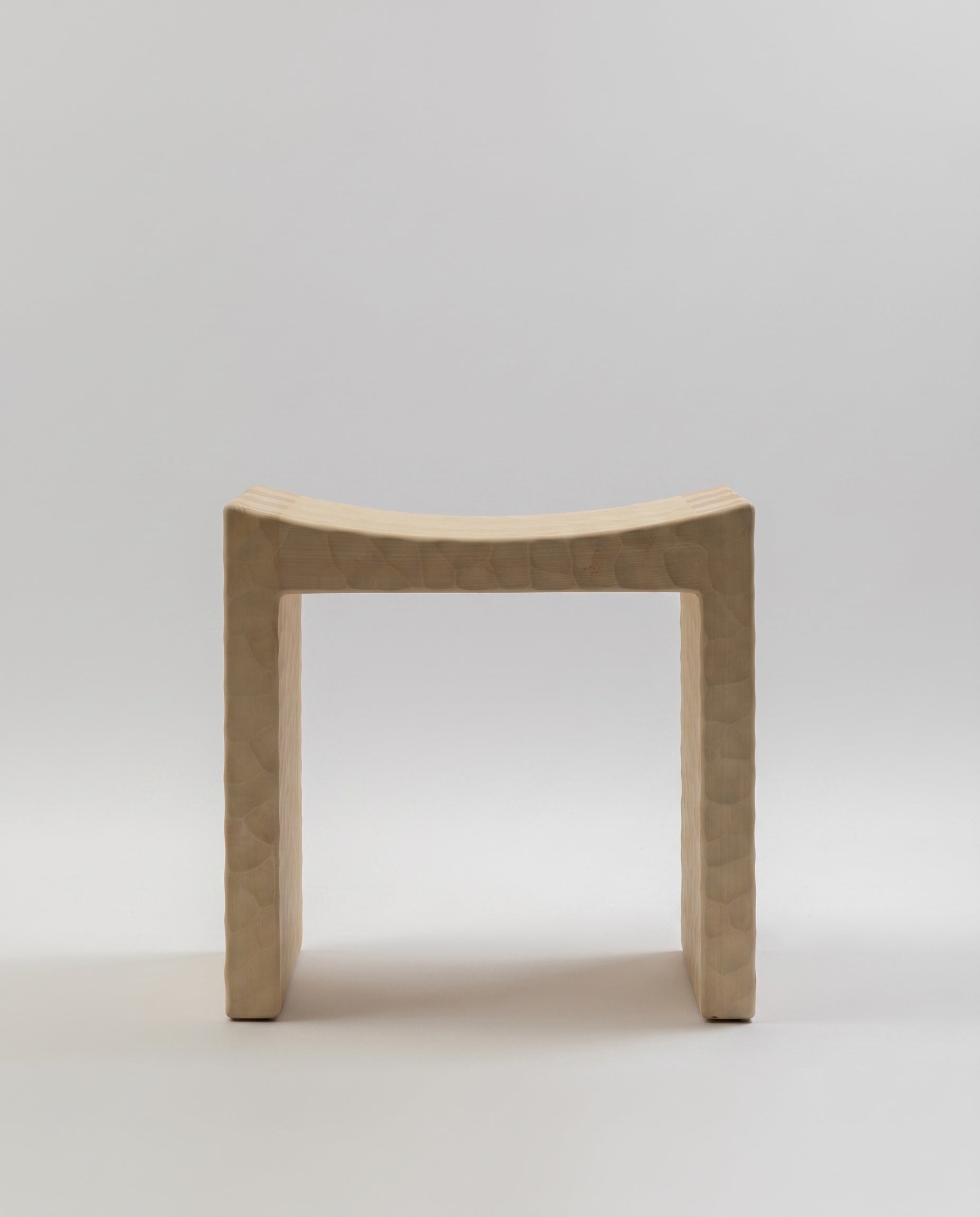 Basilio stool by Giuseppe Rivadossi – solid linden, natural gouged finish, 1970 – Source Édition