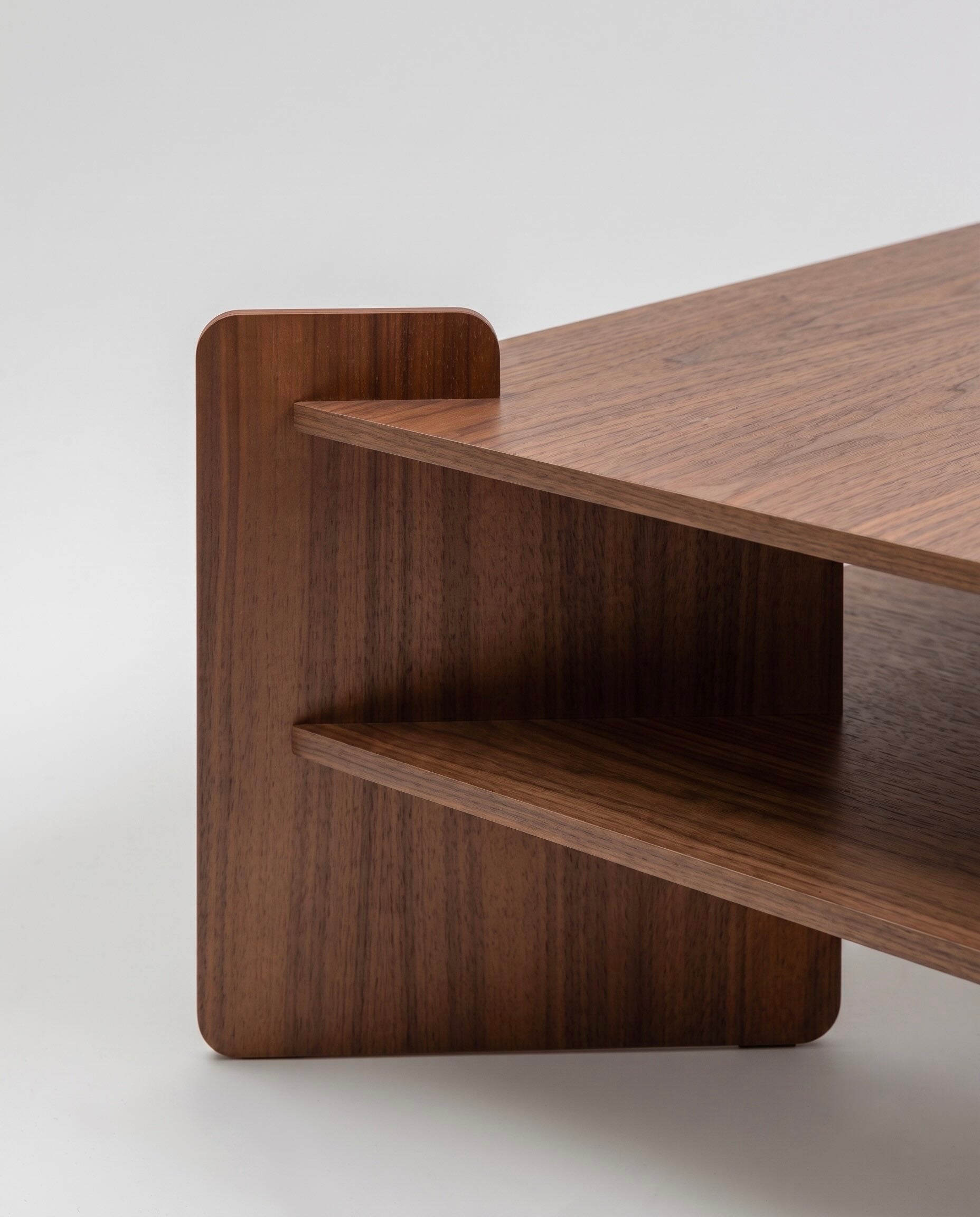 TU-TU side table, walnut veneer, side view