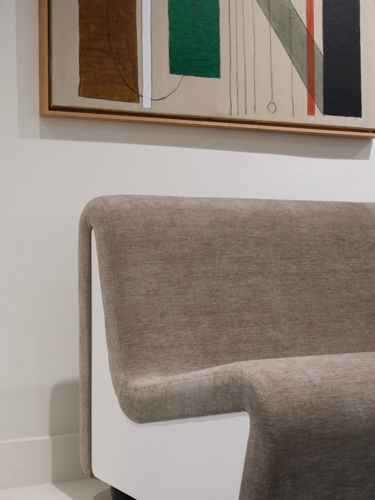 Side view of the Dialogue 3-seat sofa by André Monpoix (1967), white lacquered side panel and Maia Clay upholstery